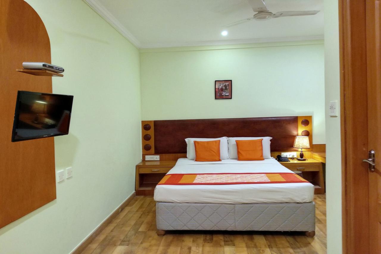 Oyo 6110 Thalassa Suites Bangalore Bagian luar foto