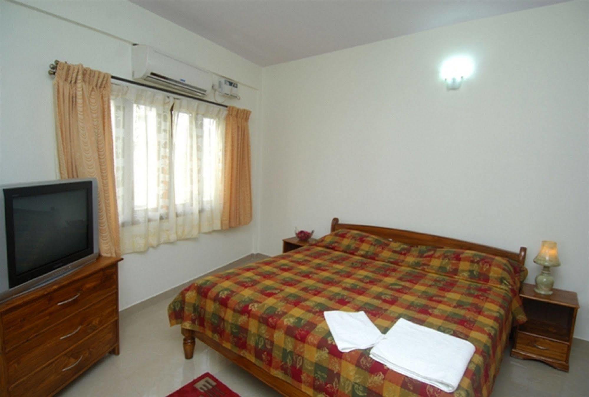 Oyo 6110 Thalassa Suites Bangalore Bagian luar foto